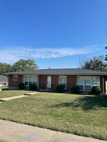 9040 Crest Oak Ln in St. Louis, MO - Building Photo