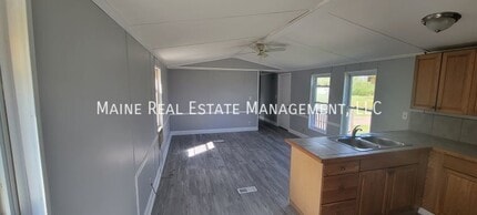 98 Park Dr in Canaan, ME - Building Photo - Building Photo