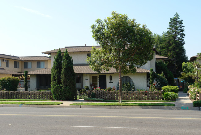 438 W La Veta Ave in Orange, CA - Building Photo - Building Photo