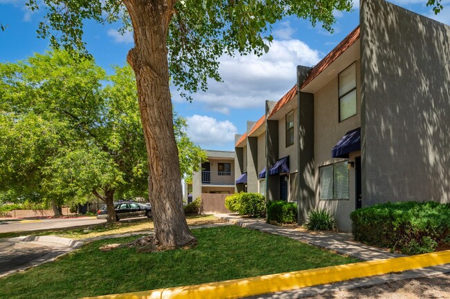 Spain Townhomes in Albuquerque, NM - Building Photo - Building Photo