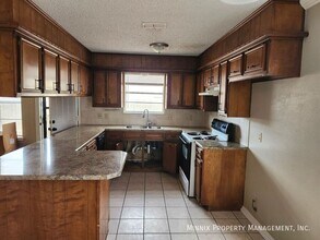 2108 76th St in Lubbock, TX - Building Photo - Building Photo