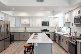 The Oasis in Los Angeles, CA - Foto de edificio - Interior Photo
