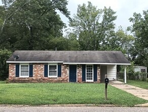 224 Southlawn Dr in Montgomery, AL - Foto de edificio - Building Photo