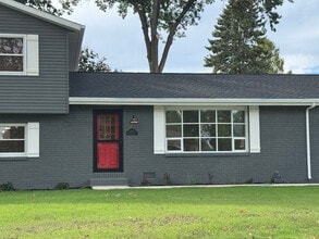 5800 Ponderosa Dr in Stevensville, MI - Building Photo - Building Photo