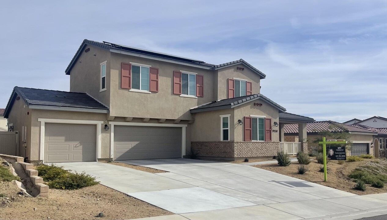 39330 Stirrup Ct in Palmdale, CA - Foto de edificio