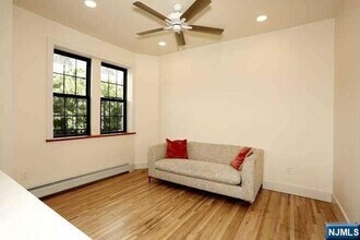 37 N Dean St-Unit -2D in Englewood, NJ - Building Photo - Building Photo