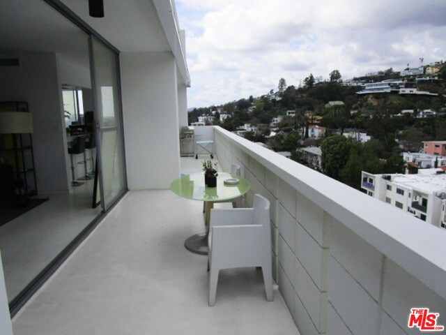 8787 Shoreham Dr-Unit -PHA in West Hollywood, CA - Building Photo - Building Photo