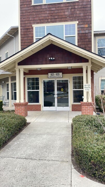 834 Pavilion Pl in Ashland, OR - Building Photo