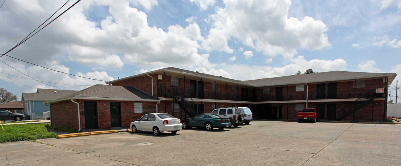 1135 Avenue E in Westwego, LA - Building Photo