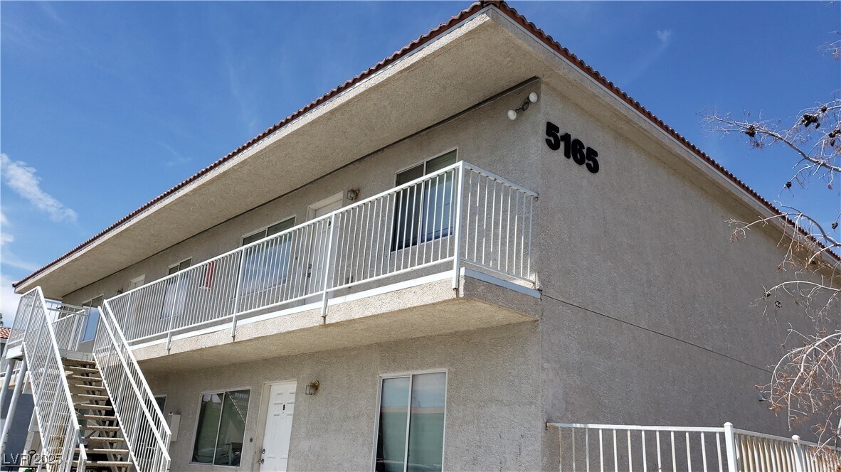 5165 E Glendale Ave in Las Vegas, NV - Building Photo