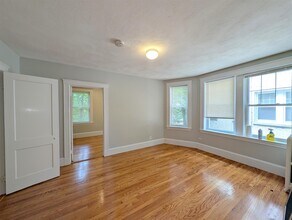 145 Summer St, Unit 3 in Somerville, MA - Foto de edificio - Building Photo