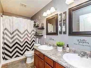 8125 Lomas Pass in Avon, IN - Foto de edificio - Building Photo