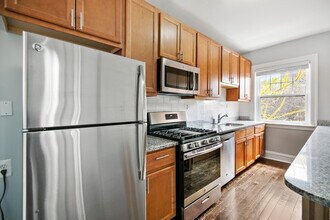 1100 W Glenlake Ave in Chicago, IL - Building Photo - Building Photo