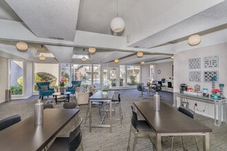 Aero Apartments in Davis, CA - Foto de edificio - Interior Photo