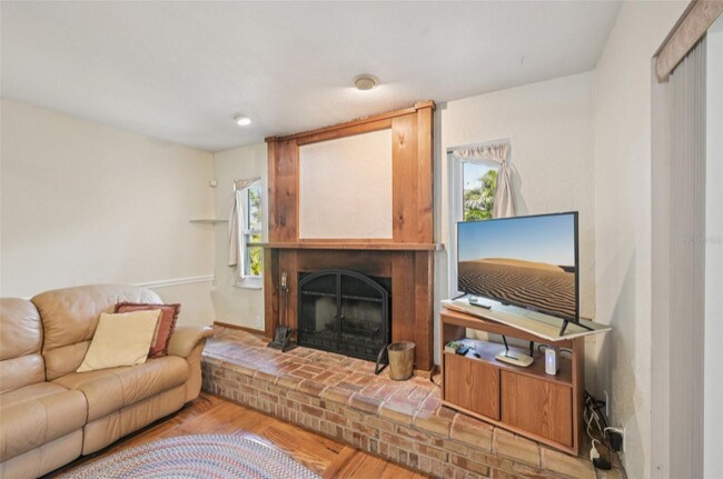 1330 McCrory St in North Port, FL - Foto de edificio - Building Photo