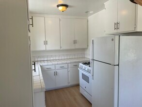 907 N Gardner St, Unit 8 in West Hollywood, CA - Foto de edificio - Building Photo