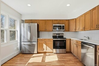 35 Yennicock Ave in Port Washington, NY - Building Photo - Building Photo