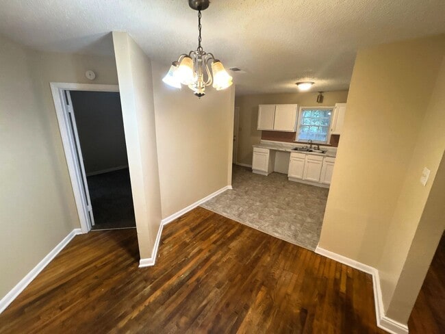 property at 1037 W Walthal Cir