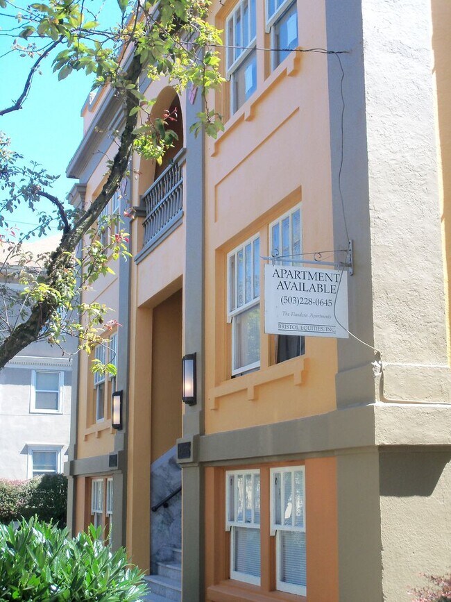Flandora Apartments in Portland, OR - Building Photo - Building Photo