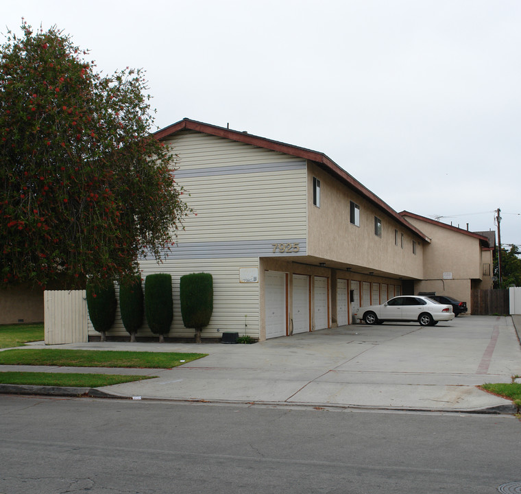 7925 Stark St in Huntington Beach, CA - Building Photo