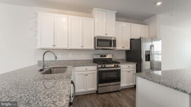 6404 Wild Plum Dr in Frederick, MD - Building Photo - Building Photo