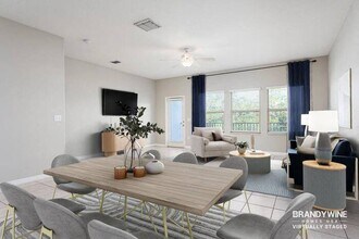 8649 Castillian Way in Port Richey, FL - Foto de edificio - Building Photo