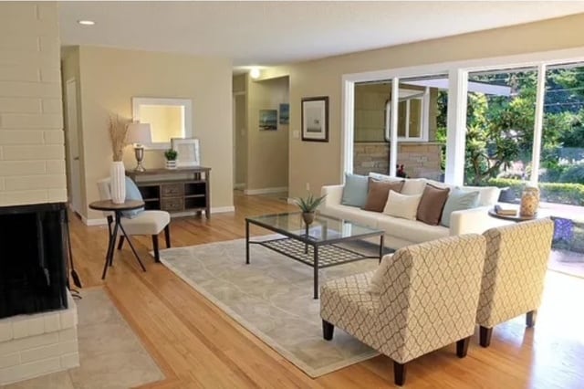 8004 Talbot Rd in Edmonds, WA - Foto de edificio - Building Photo