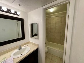 7313 Gulf Fwy in Houston, TX - Building Photo - Building Photo