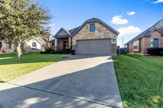 208 Atlantic Ave in Waxahachie, TX - Building Photo - Building Photo