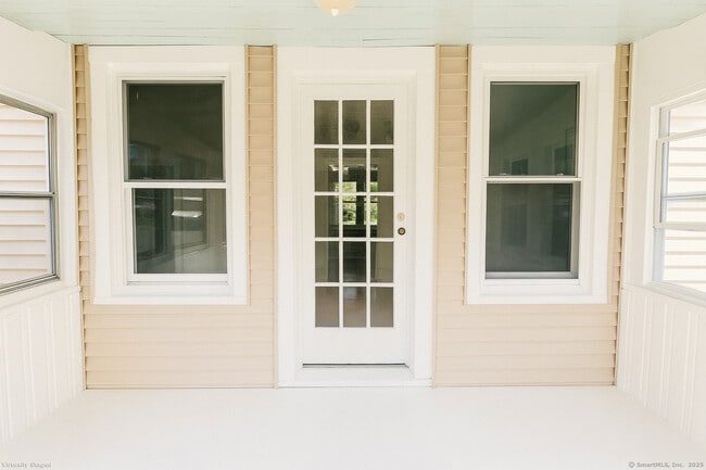 21 Green St in Trumbull, CT - Building Photo - Building Photo