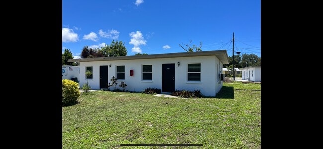 474 Church St, Unit 474 in Nokomis, FL - Foto de edificio - Building Photo