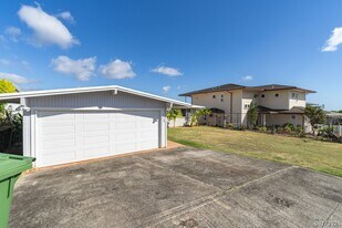 2127 Awikiwiki St in Pearl City, HI - Building Photo