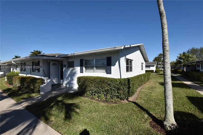 2750 Emory Dr W in West Palm Beach, FL - Building Photo - Building Photo