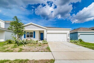 1121 Deepwater Cir in Eagle Lake, FL - Building Photo
