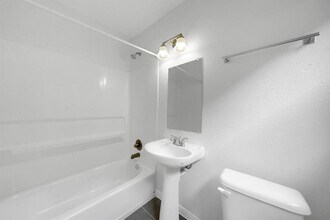 5102 Academy St-Unit -1 in Houston, TX - Building Photo - Building Photo