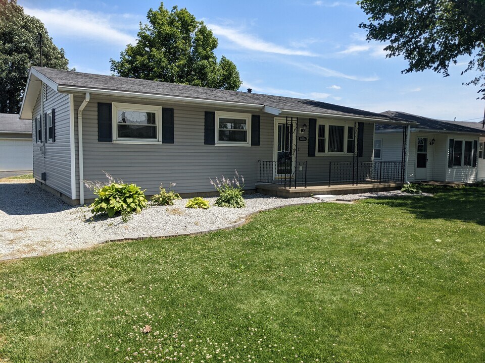 8016 Stacy Road in Sandusky, OH - Building Photo