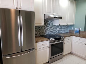 36 Harbour Isle Dr W-Unit -304 in Fort Pierce, FL - Building Photo - Building Photo