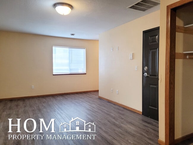 251 Bunting Ln, Unit 201 in Mankato, MN - Building Photo - Building Photo