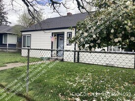 1134 N Rainier Ave in Bremerton, WA - Building Photo