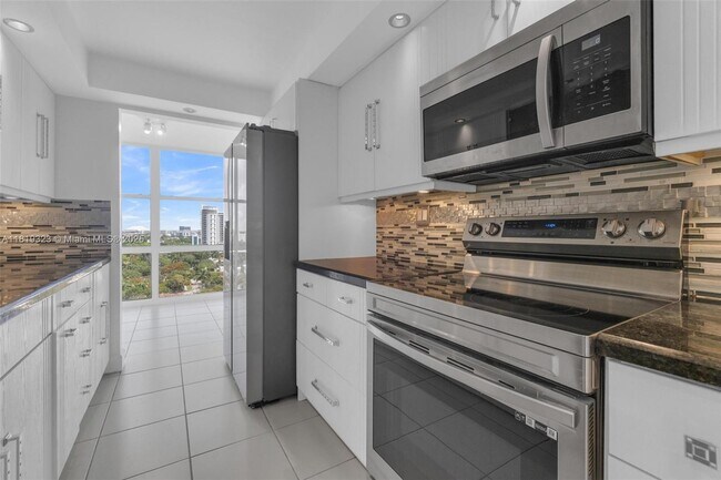 1901 Brickell Ave in Miami, FL - Building Photo - Building Photo