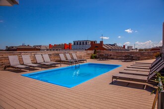 DH Holmes Apartments in New Orleans, LA - Foto de edificio - Building Photo