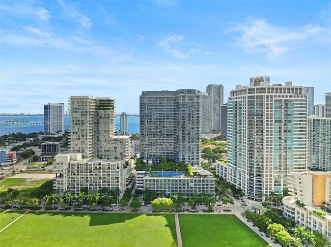 121 NE 34th St, Unit 2314 in Miami, FL - Building Photo - Building Photo