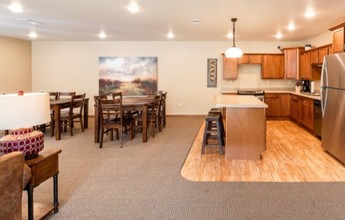 Grand Avenue Estates 1 in Duluth, MN - Building Photo - Building Photo