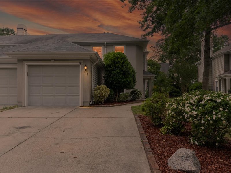 115 Esplanade Pl in Chesapeake, VA - Building Photo