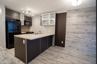 13688 100 Av in Surrey, BC - Building Photo