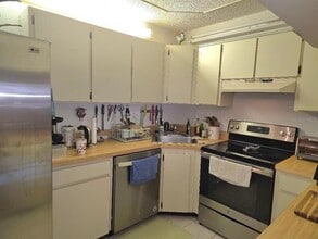 1281 Pine Ridge Cir E in Tarpon Springs, FL - Building Photo - Building Photo