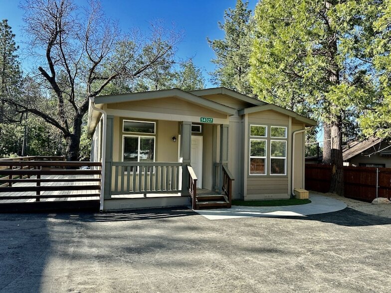 54327 Pine Crest Ave in Idyllwild, CA - Building Photo