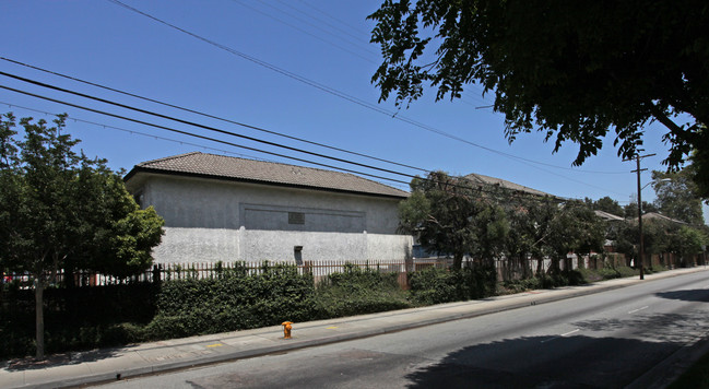 1515 E Rosecrans Ave in Compton, CA - Building Photo - Building Photo