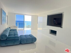 22548 Pacific Coast Hwy in Malibu, CA - Building Photo - Building Photo