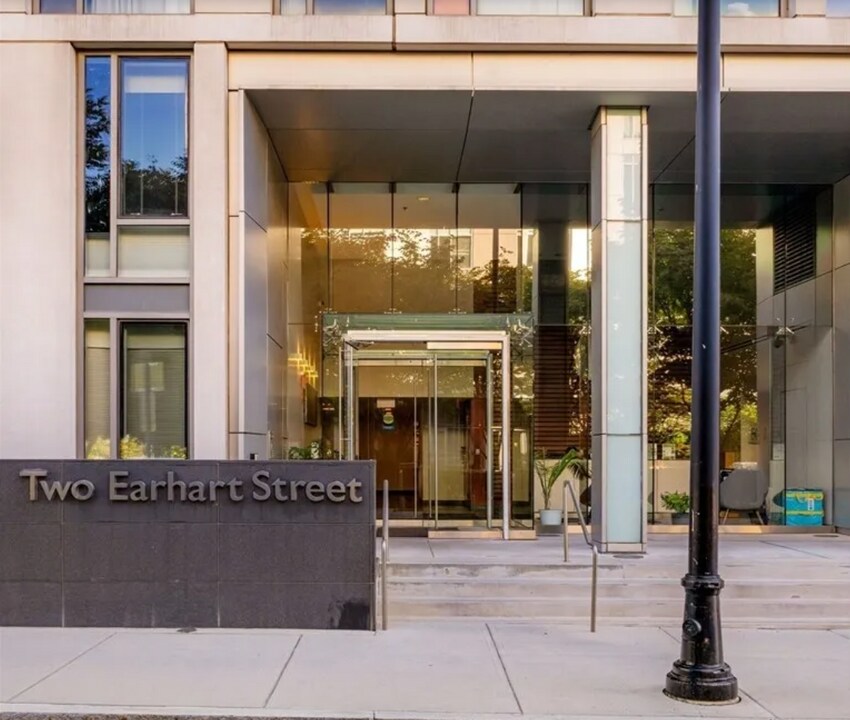 2 Earhart St, Unit 409 in Cambridge, MA - Building Photo